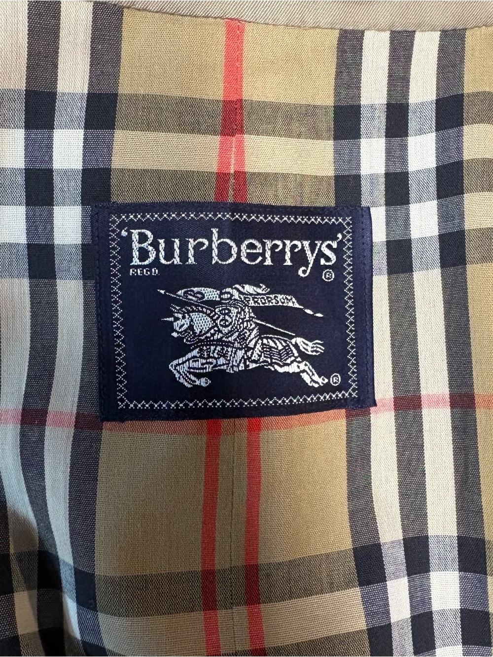 Burberry trench coat. - Picture 12 of 16